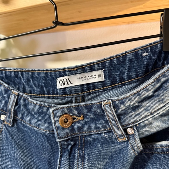 Zara High-Waisted Wide Leg Jeans – Medium Wash - Picture 3 of 3